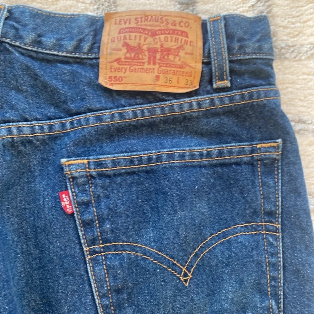 Levi’s relaxed fit medium wash 550 36X33